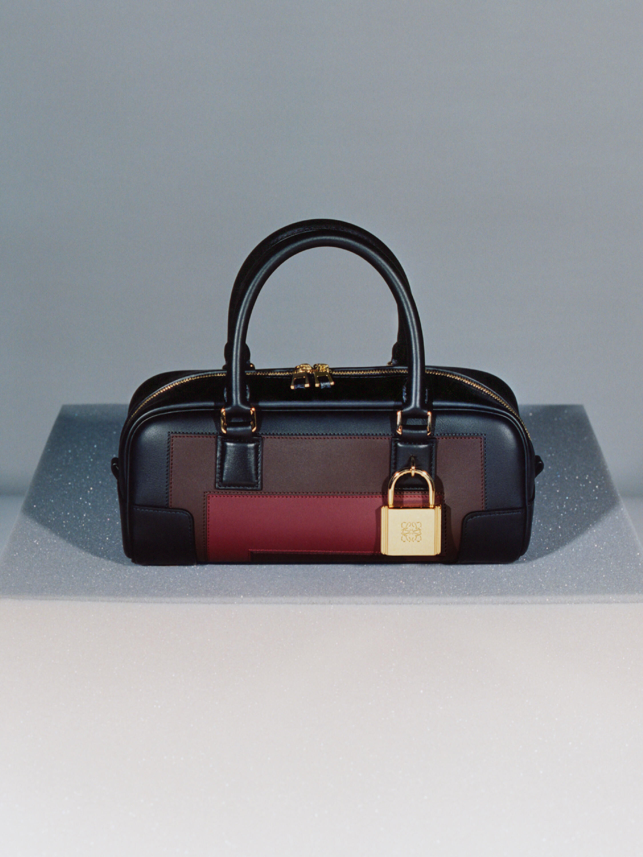 ロエベ　ハンドバッグ アマソナ23 バッグ（ソフトグレインカーフ） ベージュ - LOEWE